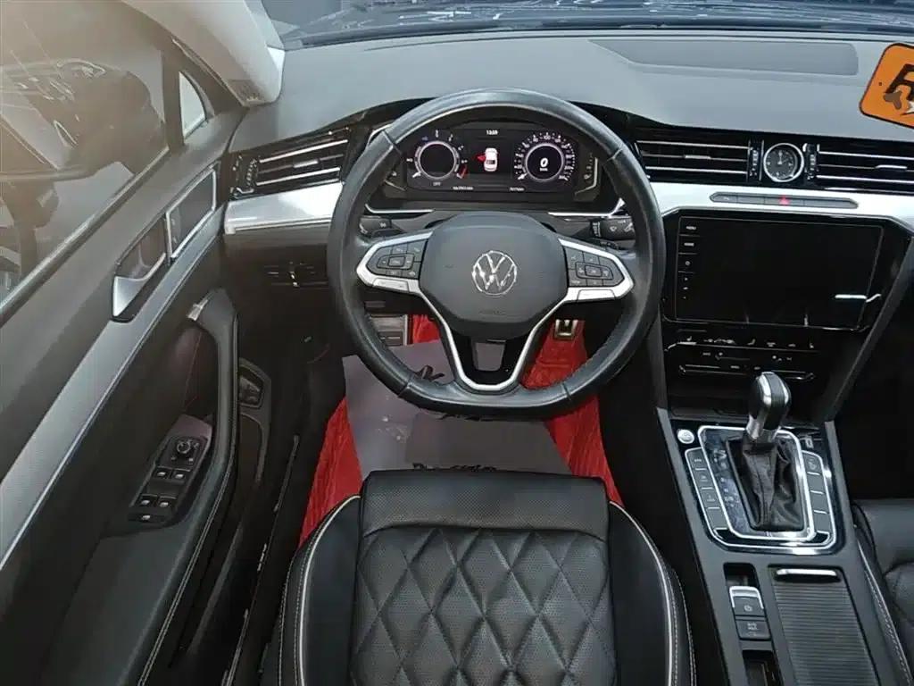 2022 Volkswagen Passat GTE Plug-in Hybrid GTE Luxury Model — миниатюра 11