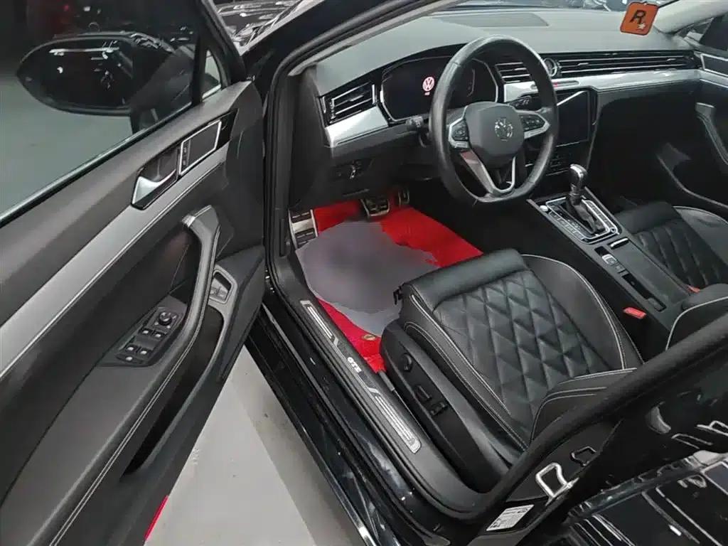 2022 Volkswagen Passat GTE Plug-in Hybrid GTE Luxury Model — миниатюра 16
