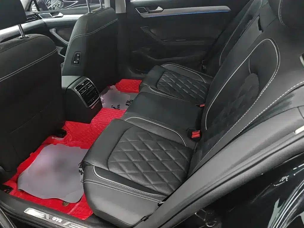 2022 Volkswagen Passat GTE Plug-in Hybrid GTE Luxury Model — миниатюра 17