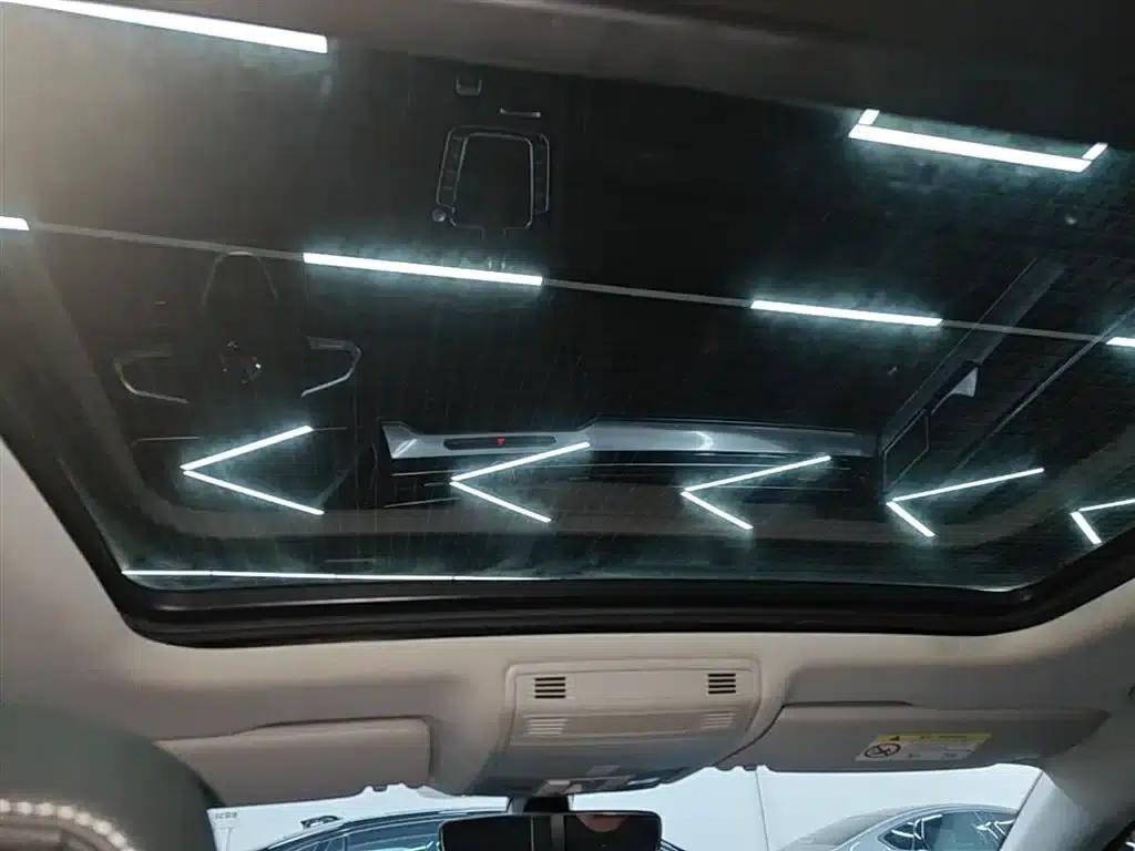 2022 Volkswagen Passat GTE Plug-in Hybrid GTE Luxury Model — миниатюра 18