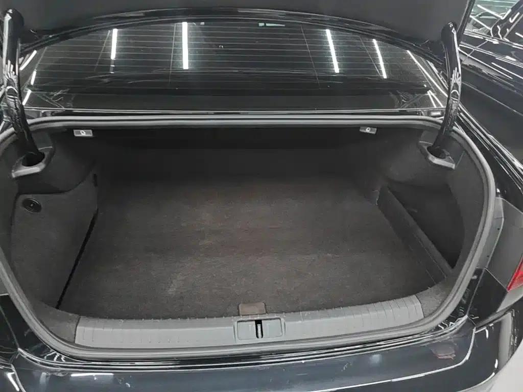 2022 Volkswagen Passat GTE Plug-in Hybrid GTE Luxury Model — миниатюра 19