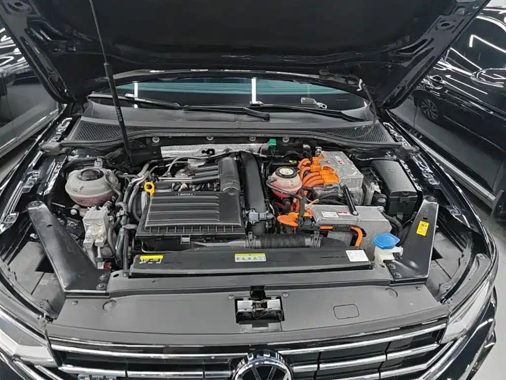 2022 Volkswagen Passat GTE Plug-in Hybrid GTE Luxury Model — миниатюра 20