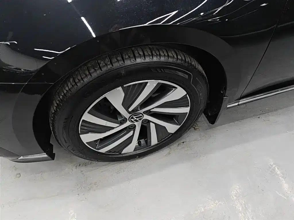 2022 Volkswagen Passat GTE Plug-in Hybrid GTE Luxury Model — миниатюра 23