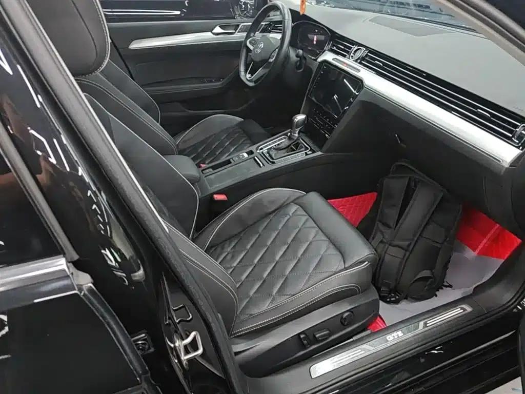 2022 Volkswagen Passat GTE Plug-in Hybrid GTE Luxury Model — миниатюра 25