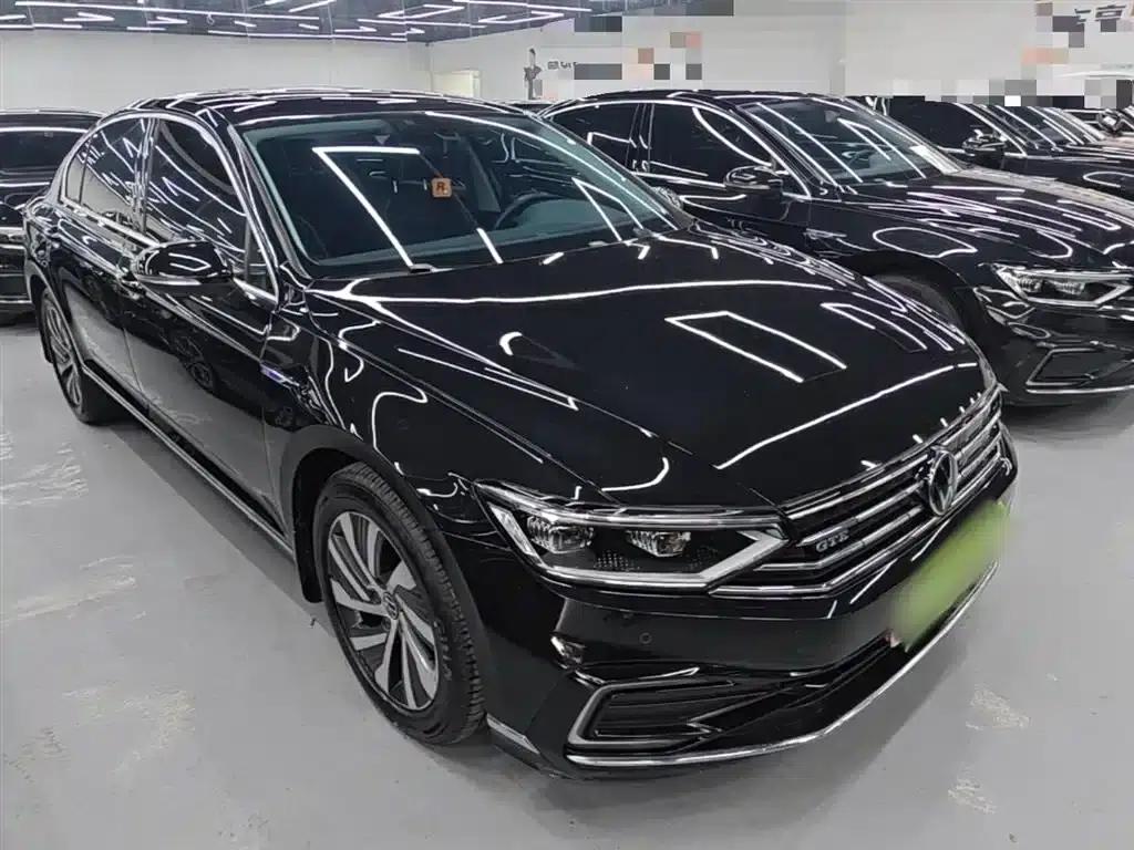 2022 Volkswagen Passat GTE Plug-in Hybrid GTE Luxury Model — миниатюра 4