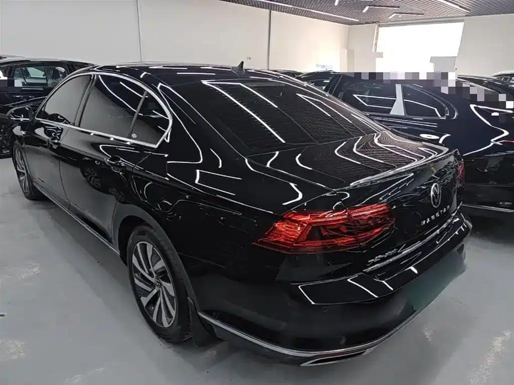 2022 Volkswagen Passat GTE Plug-in Hybrid GTE Luxury Model — миниатюра 5