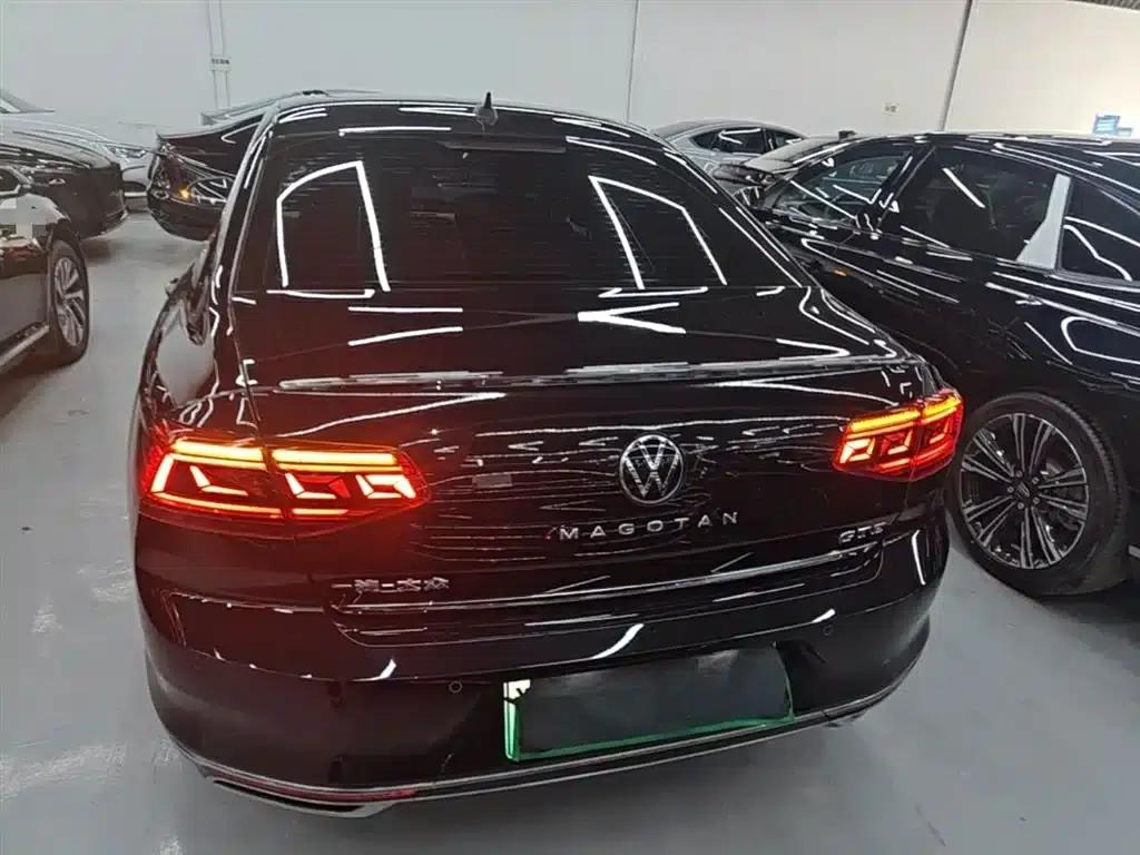 2022 Volkswagen Passat GTE Plug-in Hybrid GTE Luxury Model — миниатюра 6