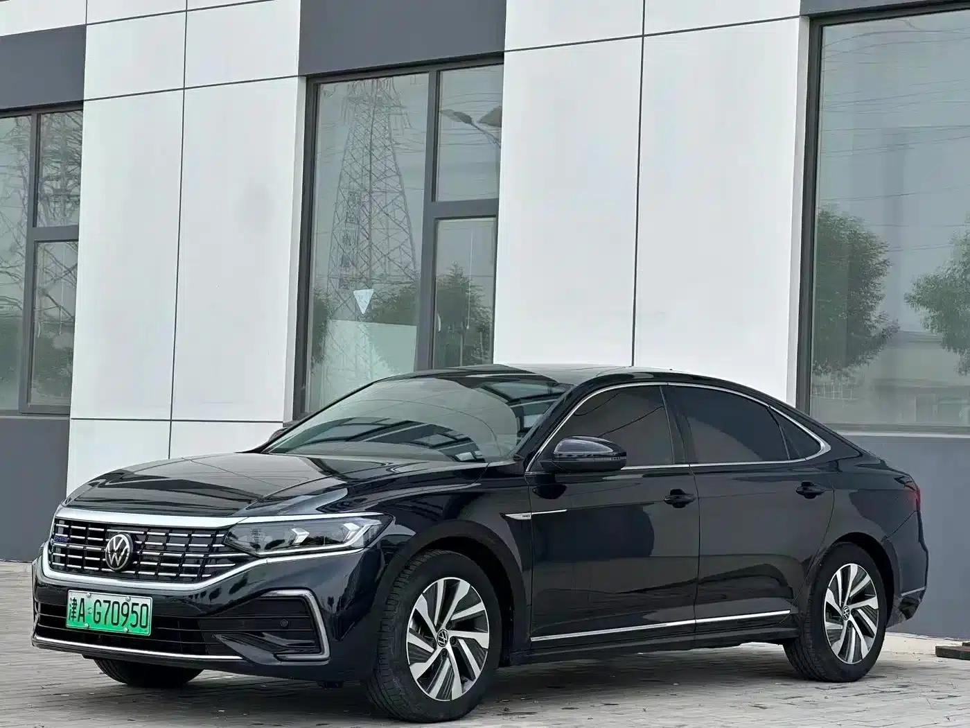 2023 Volkswagen Passat Plug-in Hybrid 430PHEV Hybrid Elite Edition — миниатюра 2