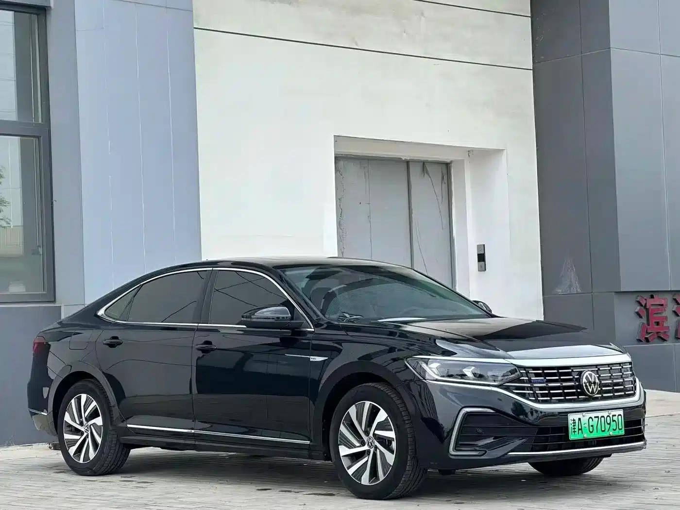 2023 Volkswagen Passat Plug-in Hybrid 430PHEV Hybrid Elite Edition — миниатюра 3