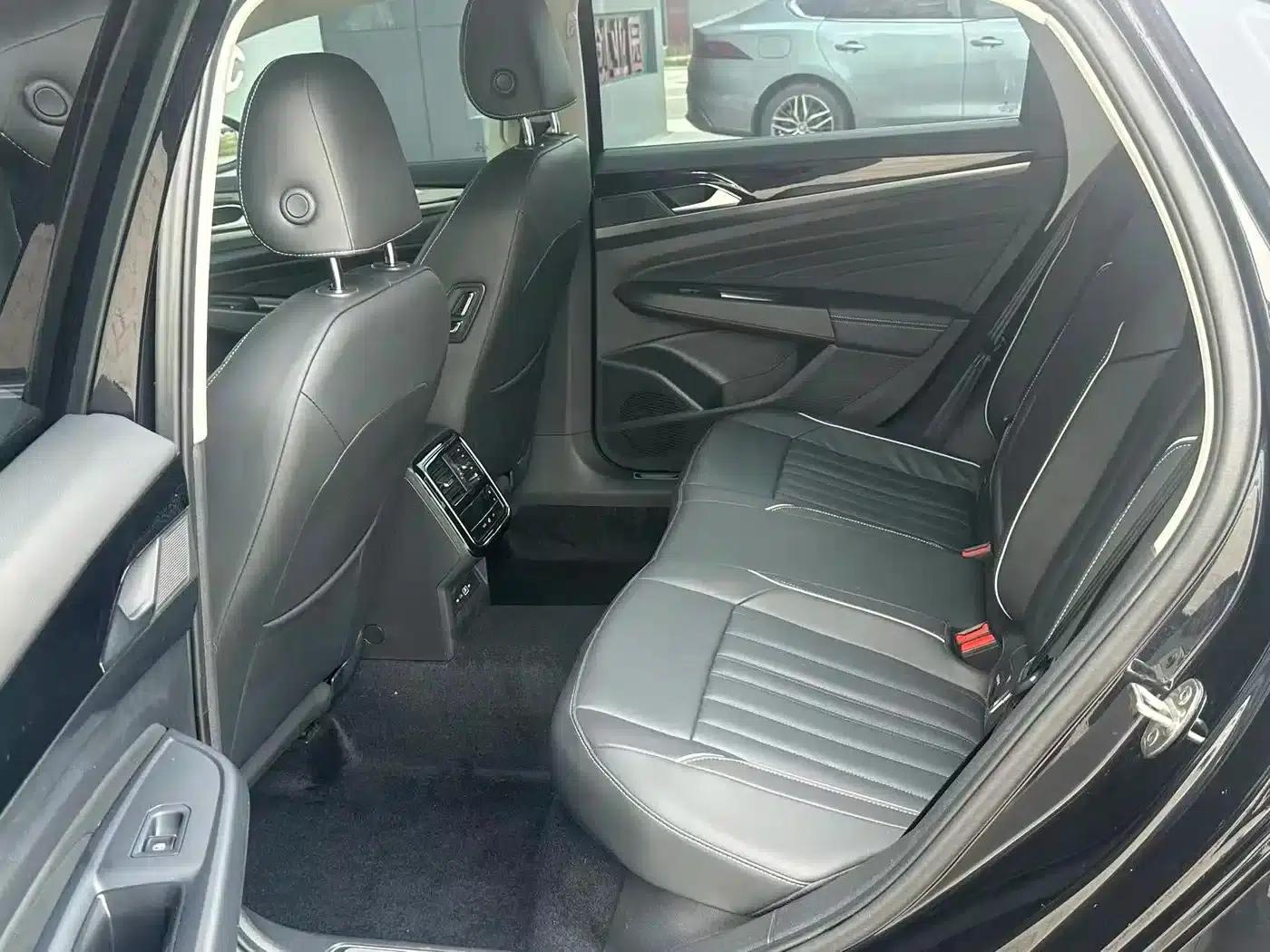 2023 Volkswagen Passat Plug-in Hybrid 430PHEV Hybrid Elite Edition — миниатюра 4