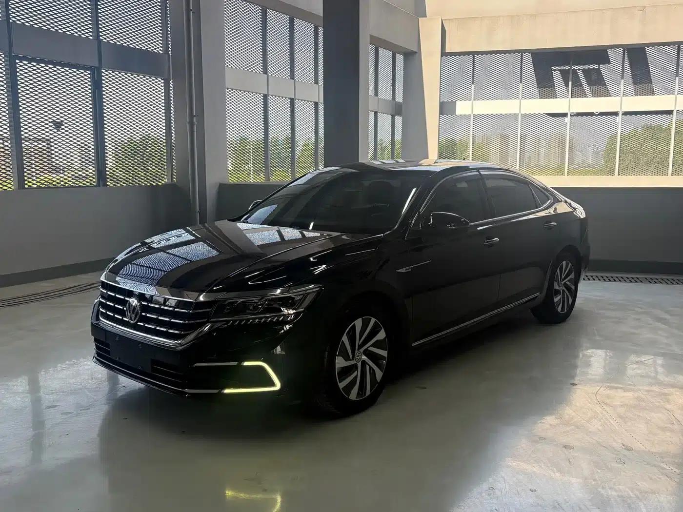 2020 Volkswagen Passat Plug-in Hybrid 430PHEV Hybrid Luxury Edition (China VI Emission Standard) — миниатюра 1