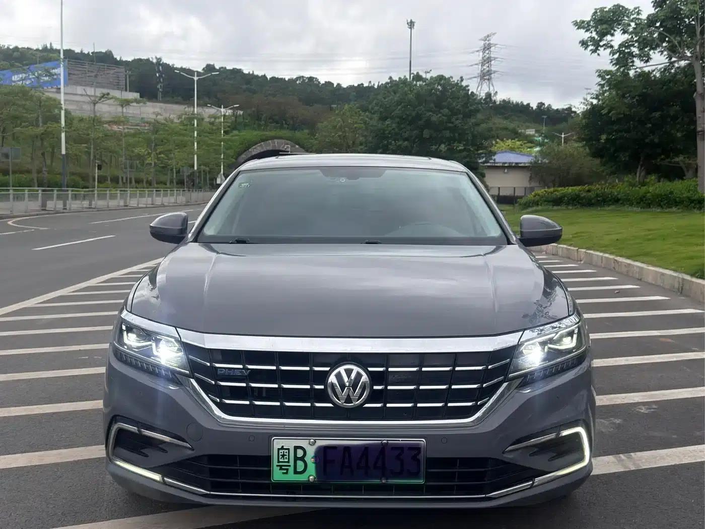 2019 Volkswagen Passat Plug-in Hybrid 430PHEV Hybrid Luxury Edition — миниатюра 2
