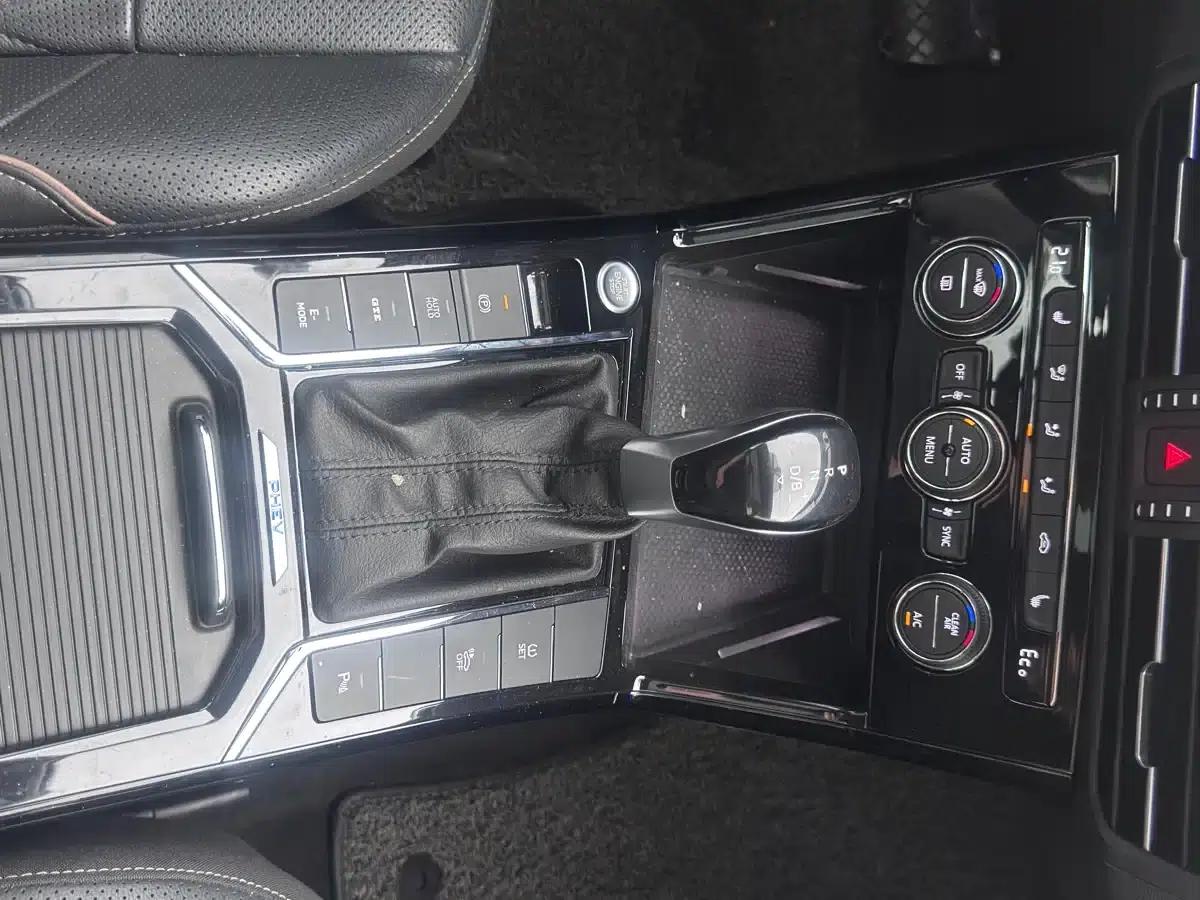 2019 Volkswagen Passat Plug-in Hybrid 430PHEV Hybrid Luxury Edition — миниатюра 16