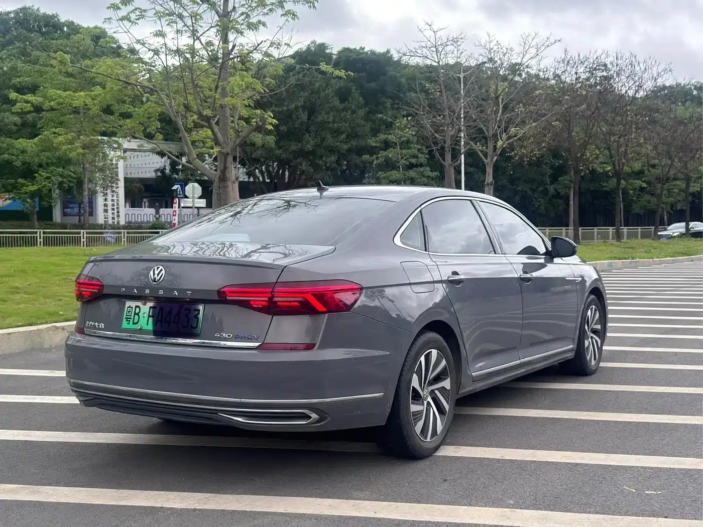 2019 Volkswagen Passat Plug-in Hybrid 430PHEV Hybrid Luxury Edition — миниатюра 4