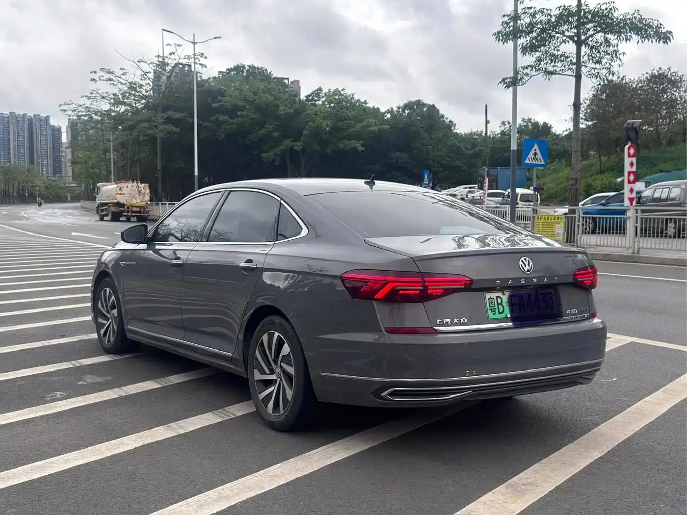 2019 Volkswagen Passat Plug-in Hybrid 430PHEV Hybrid Luxury Edition — миниатюра 6
