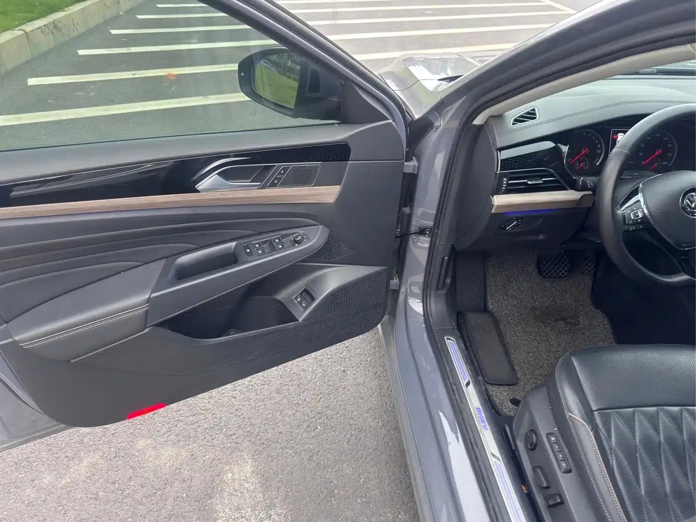2019 Volkswagen Passat Plug-in Hybrid 430PHEV Hybrid Luxury Edition — миниатюра 8