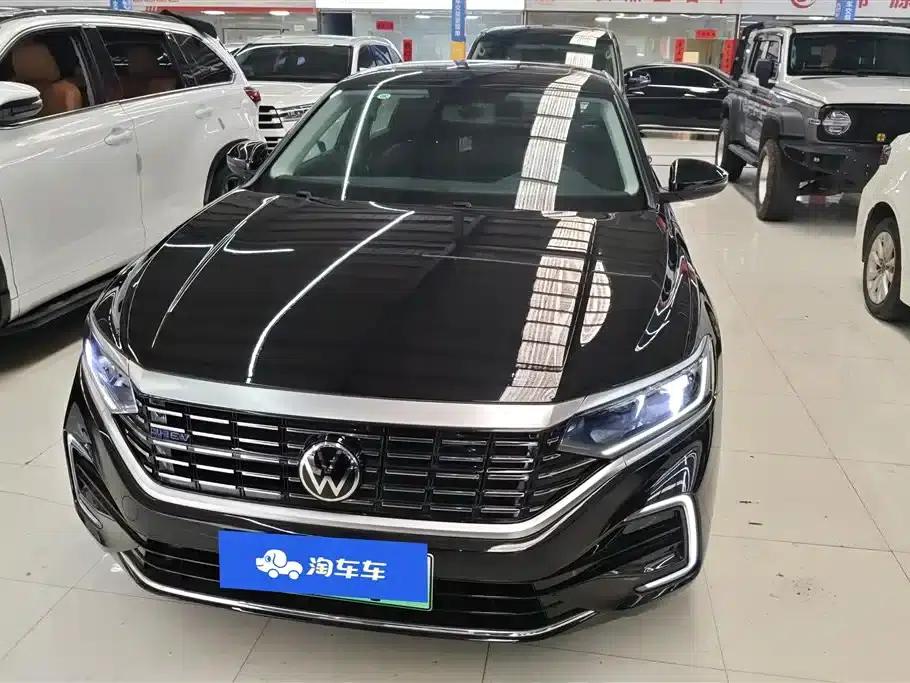 2025 Volkswagen Passat Plug-in Hybrid 430PHEV Hybrid Business Edition — миниатюра 2