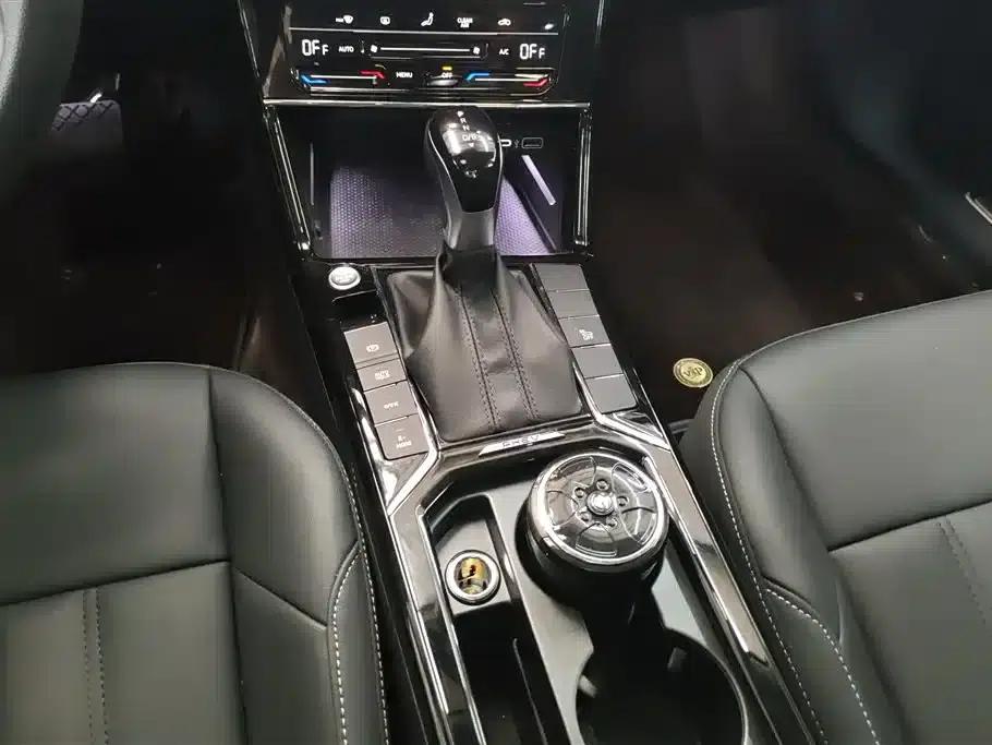 2025 Volkswagen Passat Plug-in Hybrid 430PHEV Hybrid Business Edition — миниатюра 16