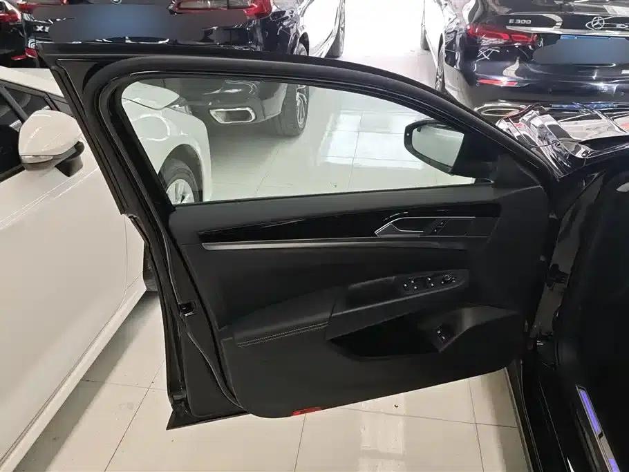 2025 Volkswagen Passat Plug-in Hybrid 430PHEV Hybrid Business Edition — миниатюра 7