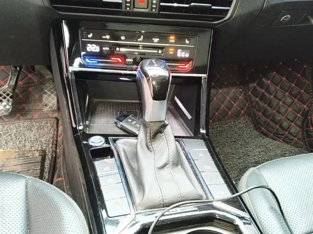 2020 Volkswagen Passat Plug-in Hybrid 430PHEV Hybrid Luxury Edition (China VI Emission Standard) — миниатюра 14