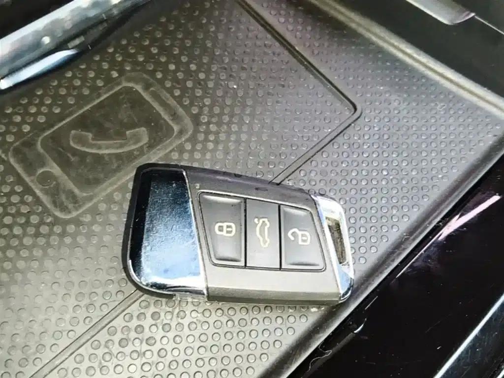 2020 Volkswagen Passat Plug-in Hybrid 430PHEV Hybrid Luxury Edition (China VI Emission Standard) — миниатюра 9