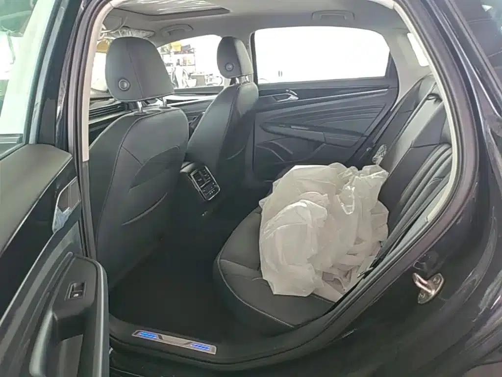 2025 Volkswagen Passat Plug-in Hybrid 430PHEV Hybrid Business Edition — миниатюра 17