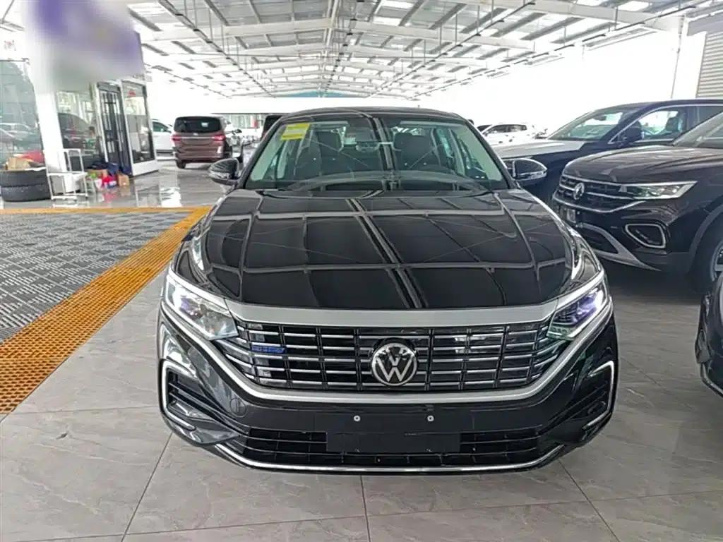2025 Volkswagen Passat Plug-in Hybrid 430PHEV Hybrid Business Edition — миниатюра 3