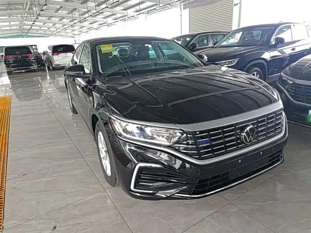 2025 Volkswagen Passat Plug-in Hybrid 430PHEV Hybrid Business Edition — миниатюра 4