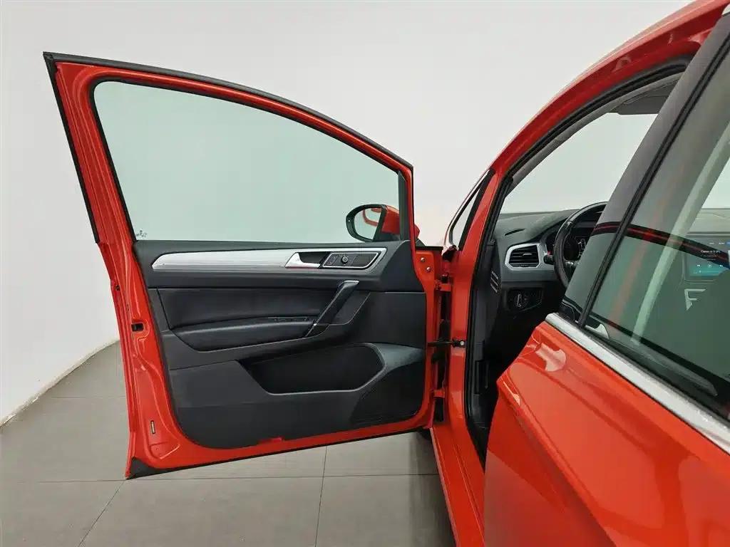 Golf Sportsvan 2016 230TSI Automatic Entry-Level Model — миниатюра 8