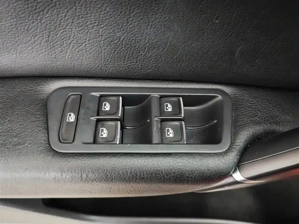Golf Sportsvan 2016 230TSI Automatic Entry-Level Model — миниатюра 9