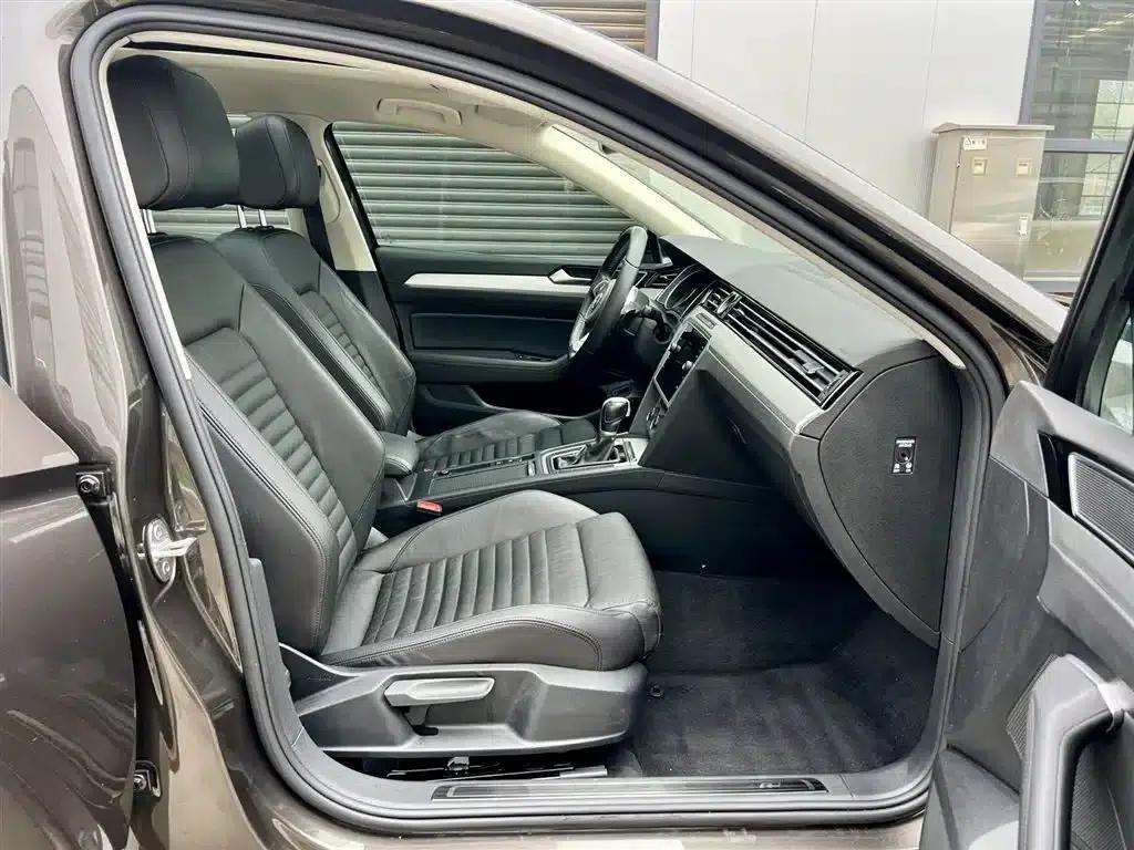 Passat Variant 2018 380TSI 2WD Comfortline — миниатюра 10