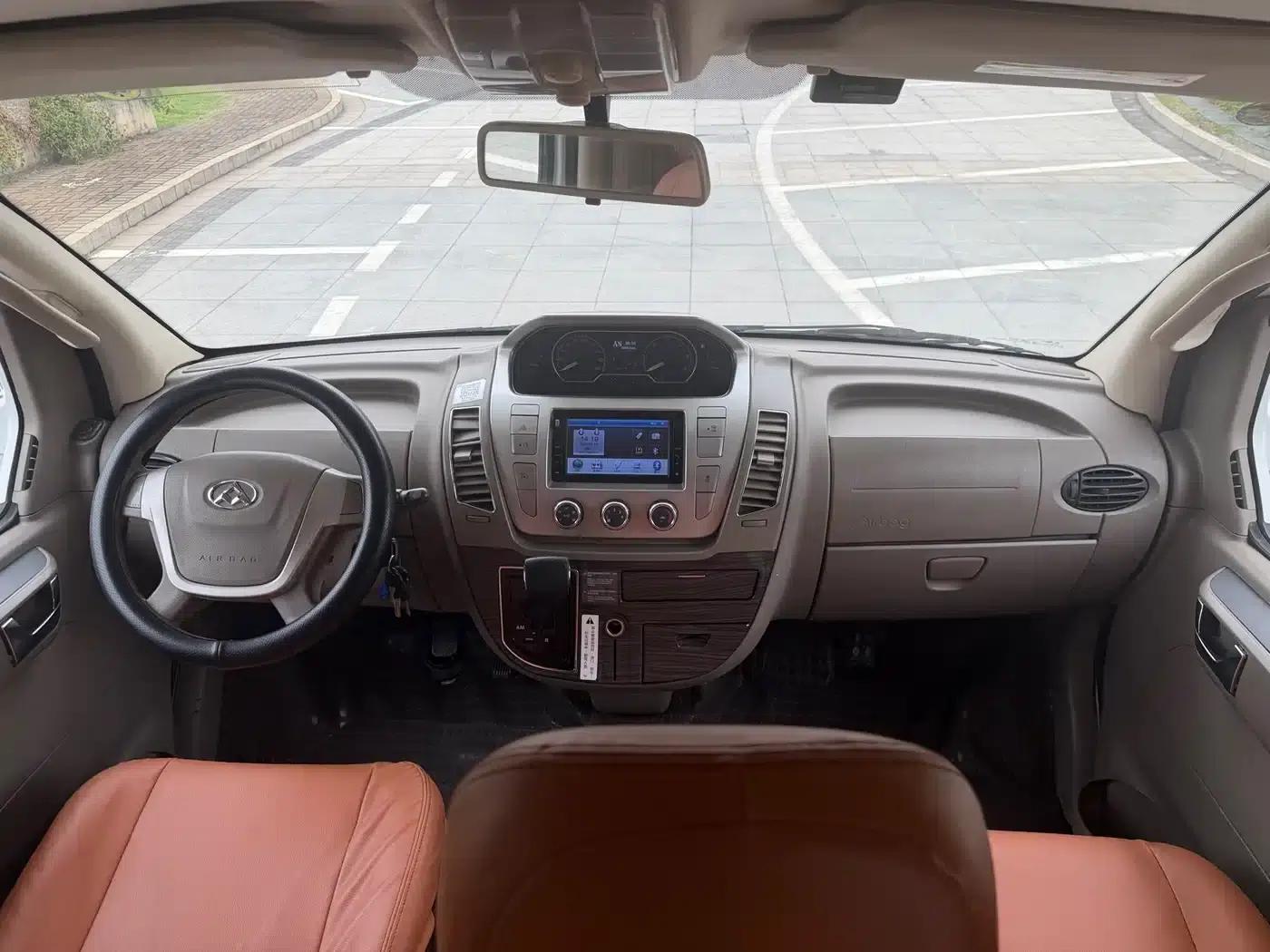 Xintu V80 2017 Model 2.5T AMT Aoyuntong National V Long Wheelbase Mid-Roof 5-Seater — миниатюра 9