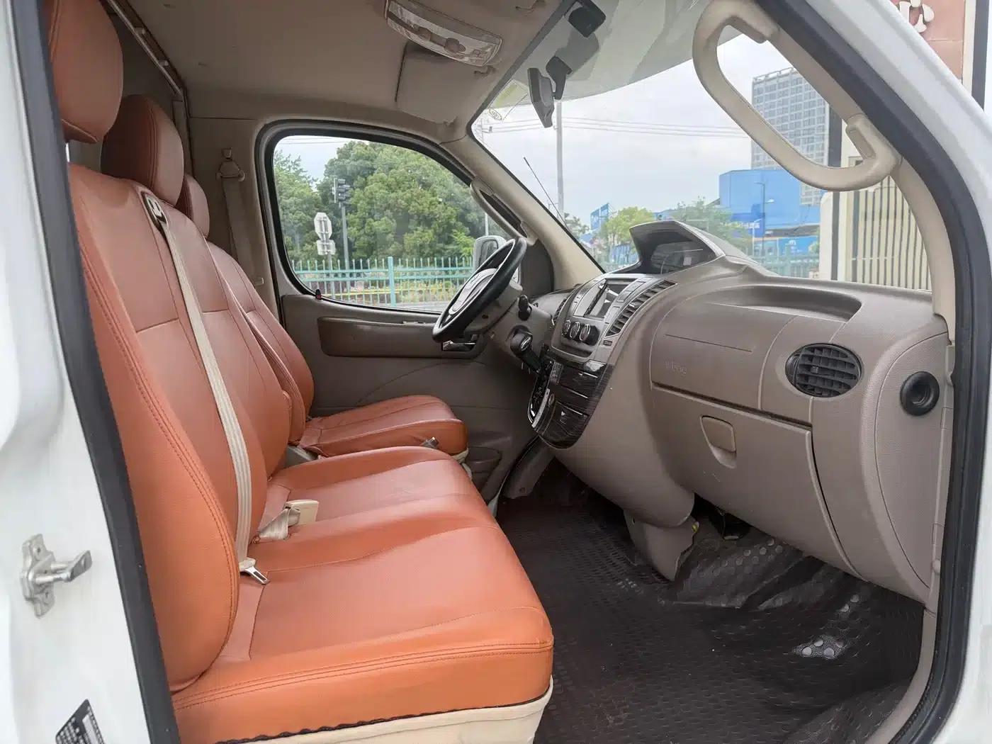 Xintu V80 2017 Model 2.5T AMT Aoyuntong National V Long Wheelbase Mid-Roof 5-Seater — миниатюра 10