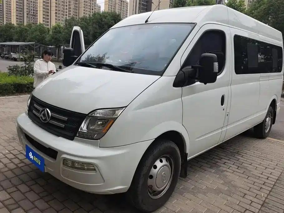 Xintu V80 2023 2.0T Manual Classic Aoyuntong Long Wheelbase Mid-Roof 6/7/8/9 Seats — миниатюра 1