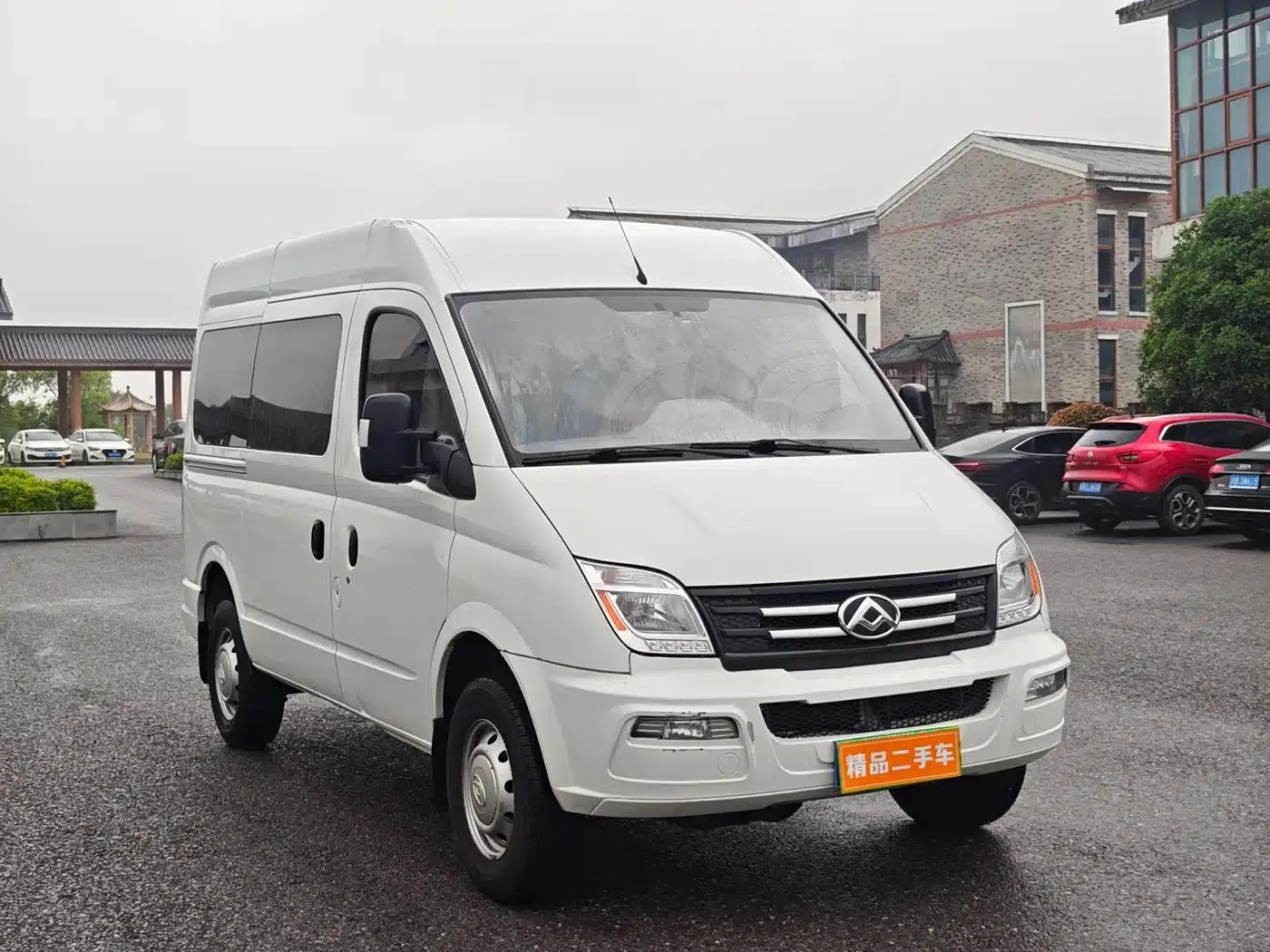 Xintu V80 2021 2.0T Manual Classic Aoyuntong Short Wheelbase Mid-Roof 5/6 Seat — миниатюра 3