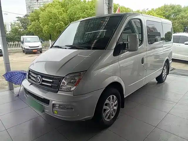Xintu V80 2023 2.0T Manual Classic Aoyuntong Power Edition Short Wheelbase Ultra-Low Roof 7/8/9 Seats