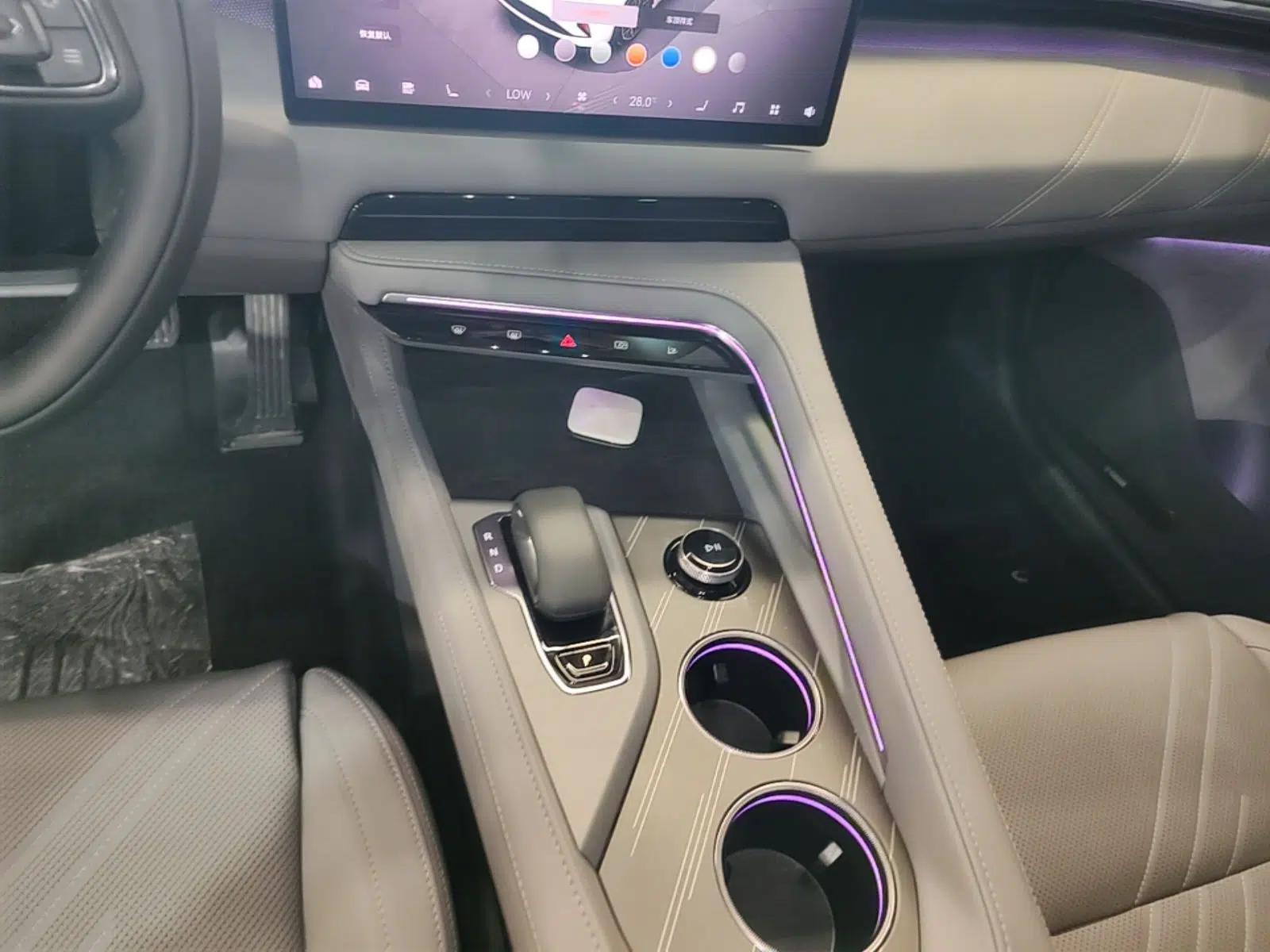 Zeekr 001 2025 WE Edition 95 kWh All-Wheel Drive — миниатюра 17