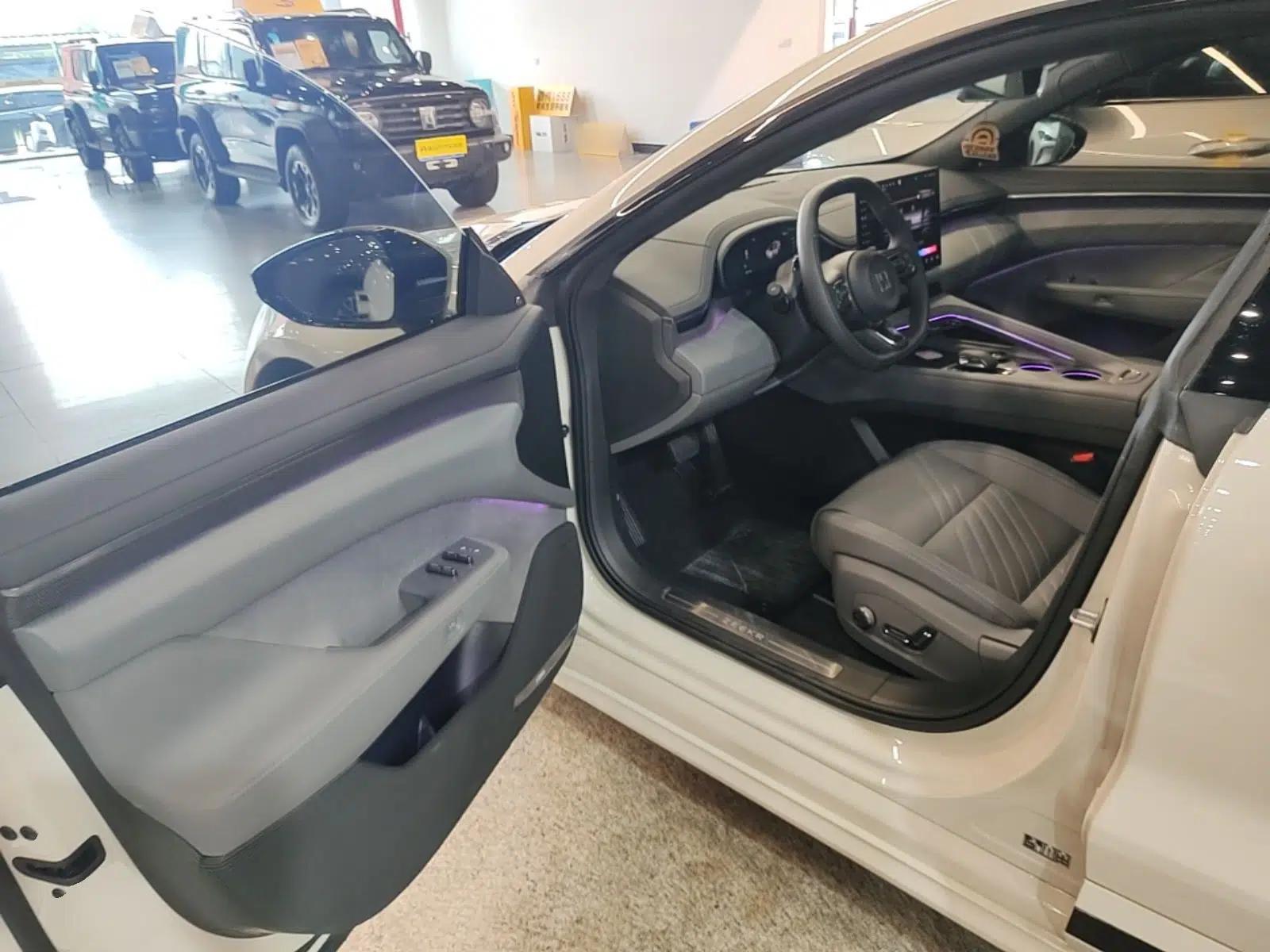 Zeekr 001 2025 WE Edition 95 kWh All-Wheel Drive — миниатюра 19