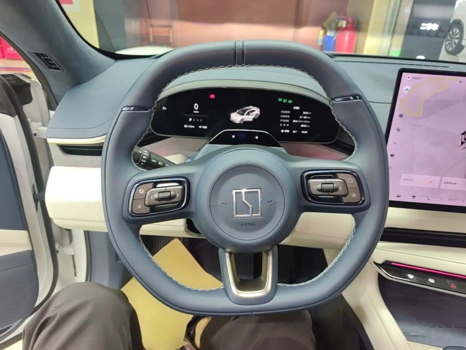 Zeekr 001 2025 YOU Edition 100 kWh All-Wheel Drive — миниатюра 13