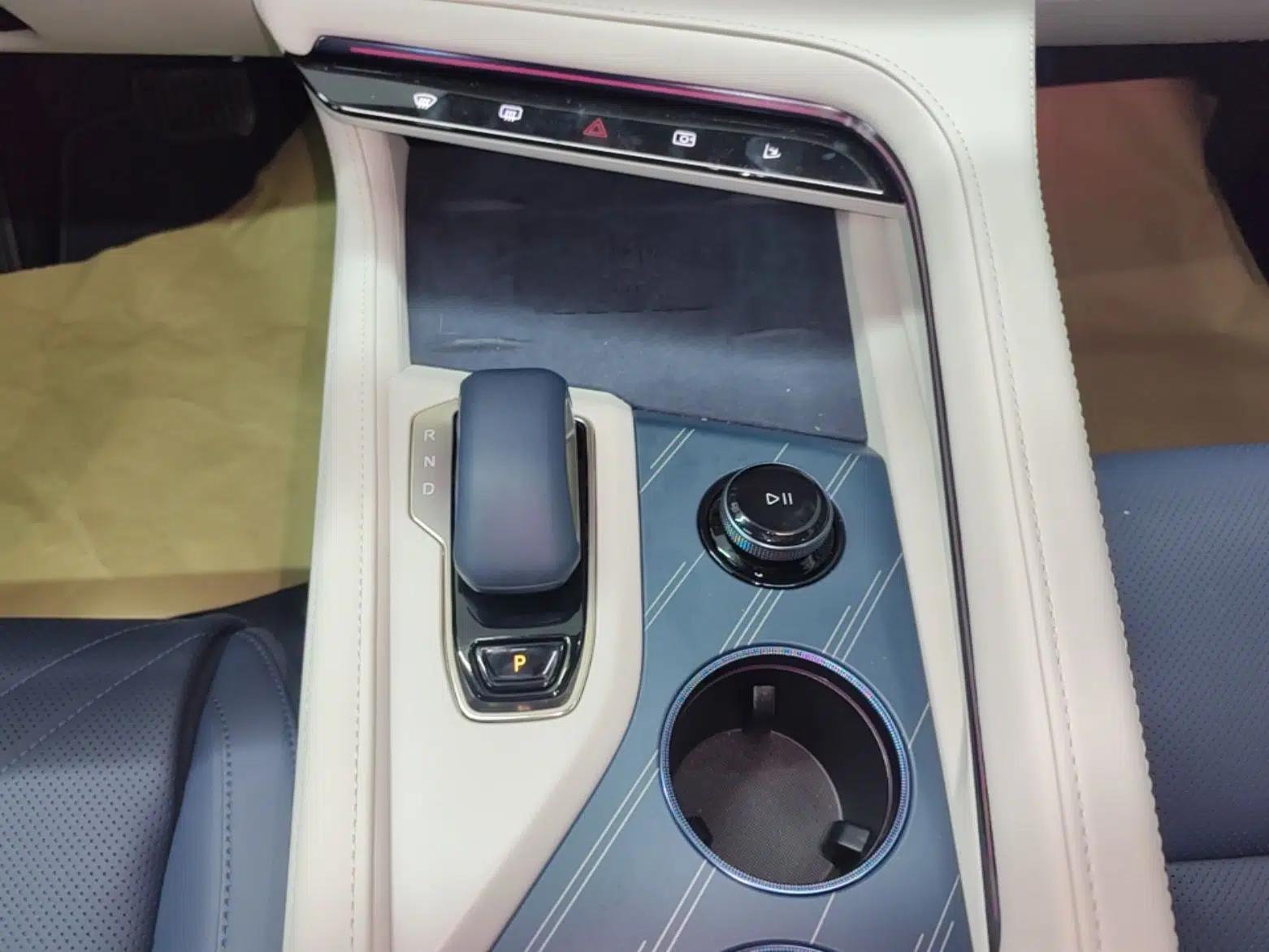 Zeekr 001 2025 YOU Edition 100 kWh All-Wheel Drive — миниатюра 16