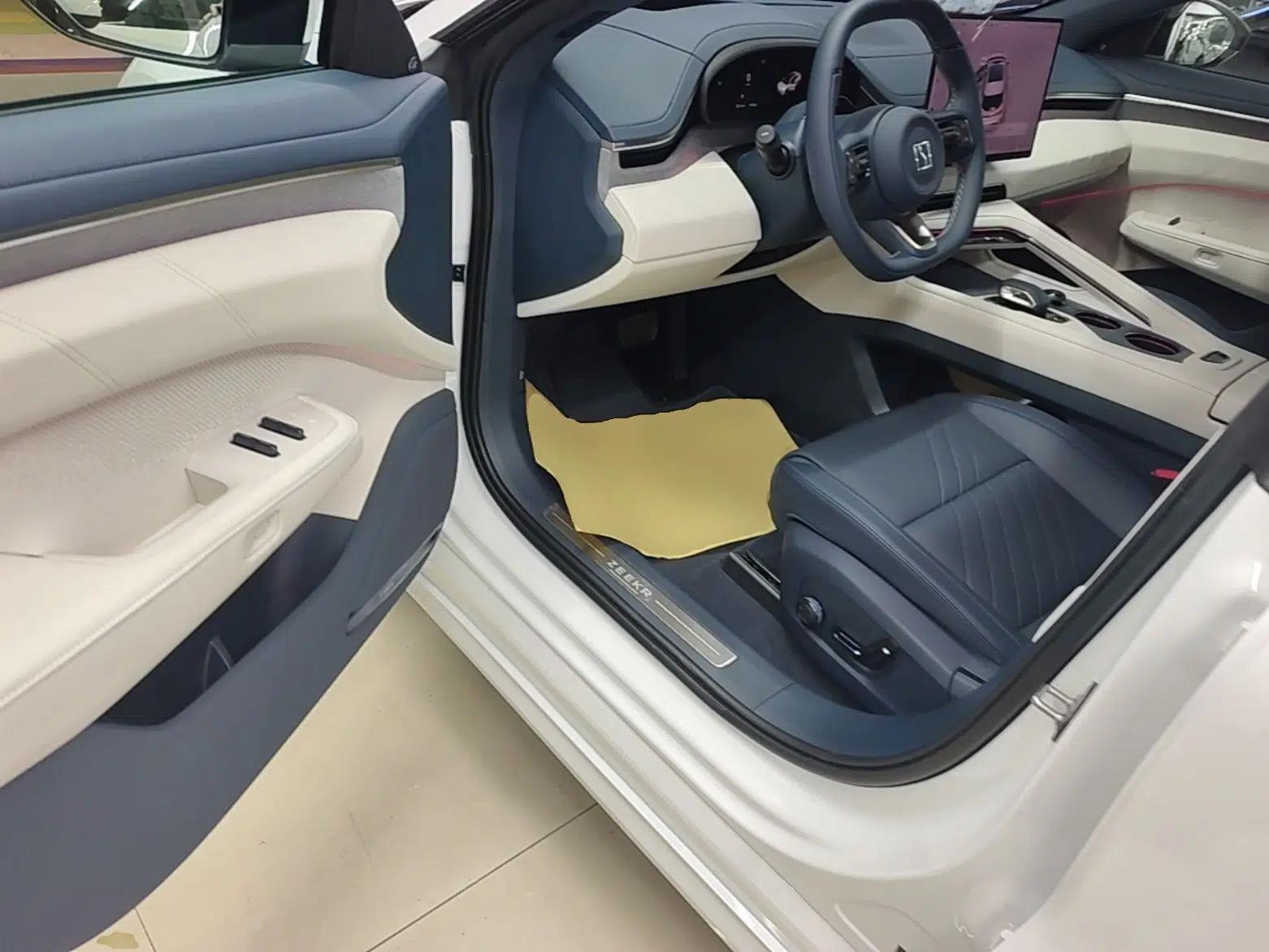 Zeekr 001 2025 YOU Edition 100 kWh All-Wheel Drive — миниатюра 18