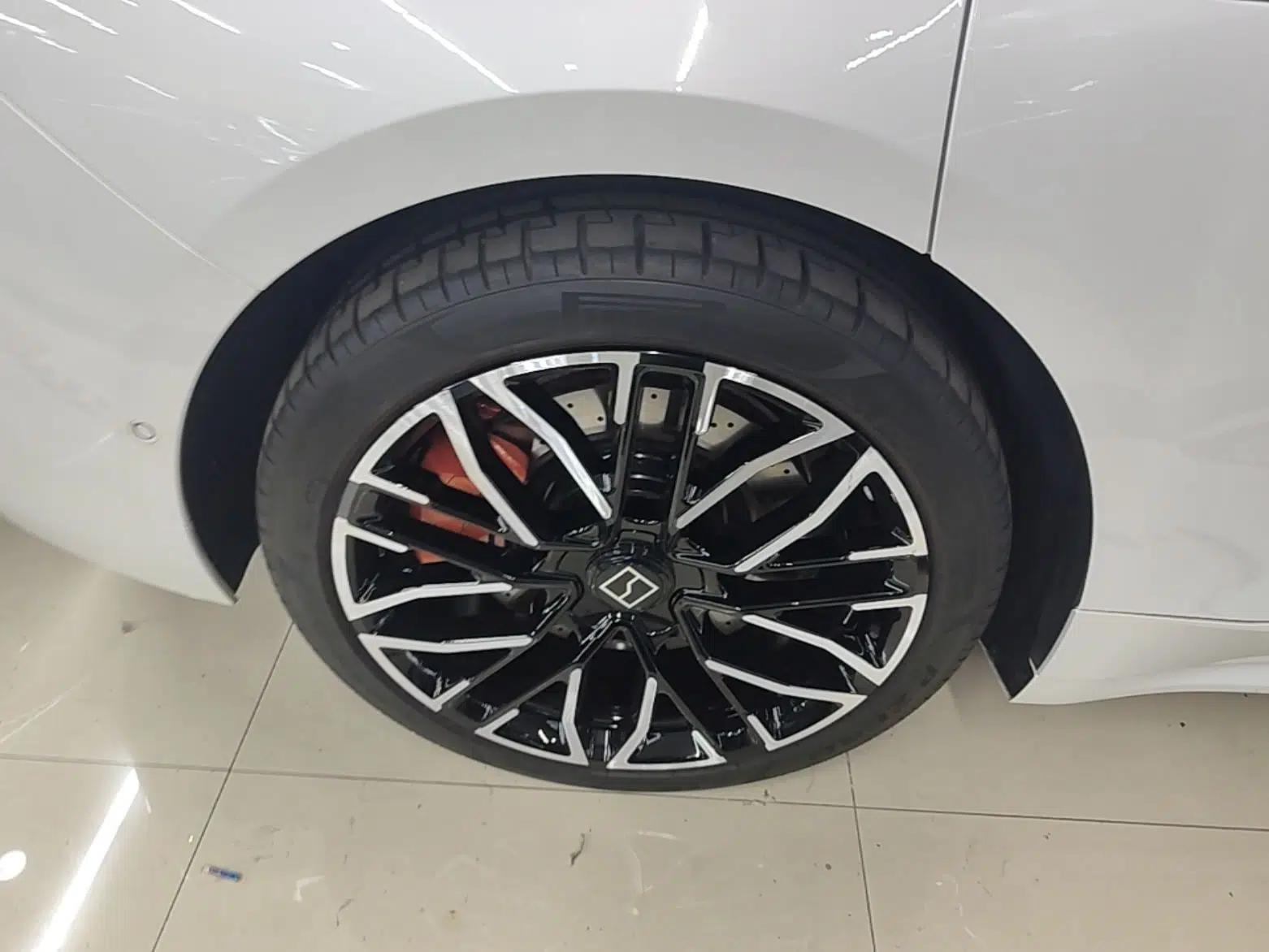 Zeekr 001 2025 YOU Edition 100 kWh All-Wheel Drive — миниатюра 10