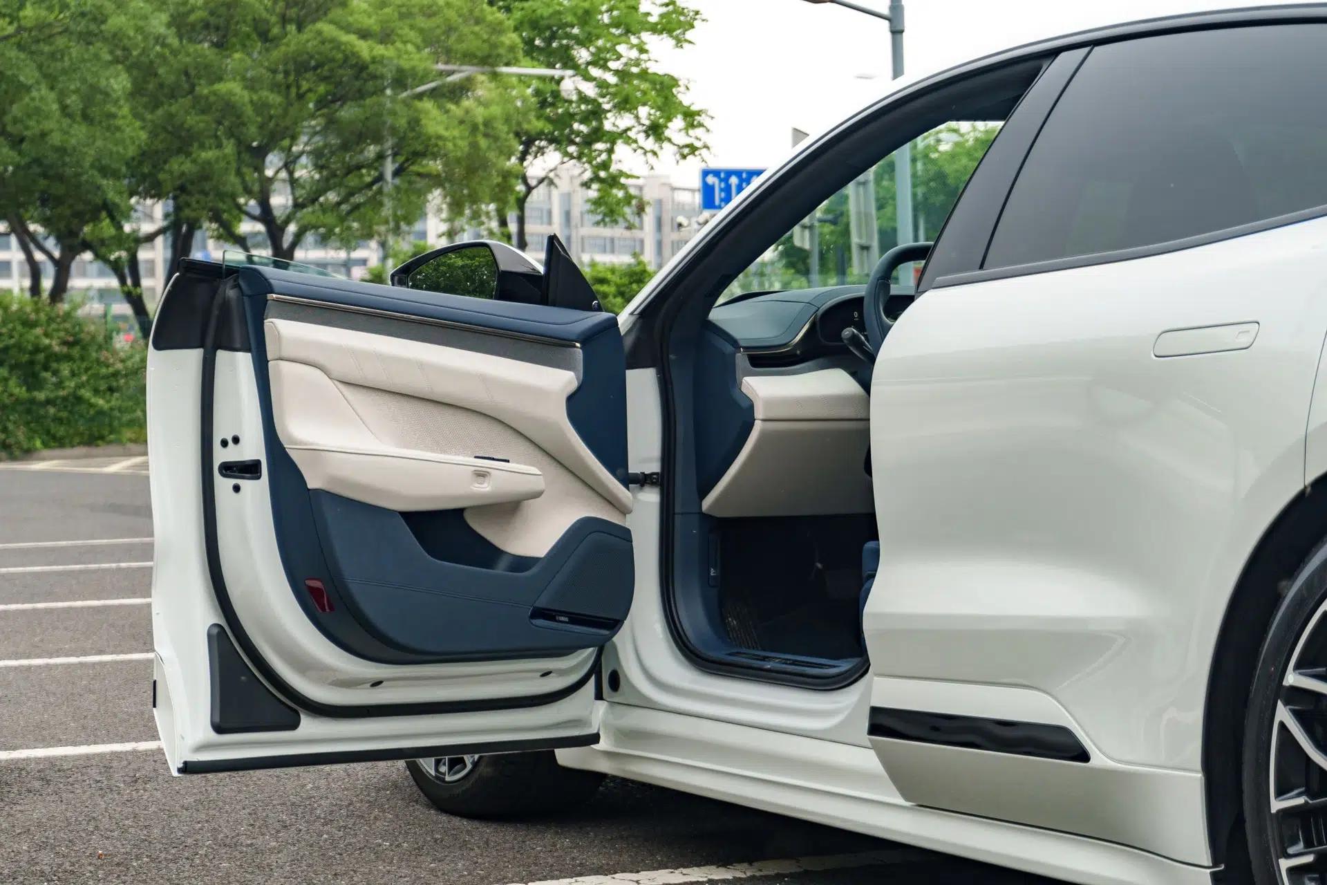 Zeekr 001 2025 YOU Edition 100 kWh All-Wheel Drive — миниатюра 10