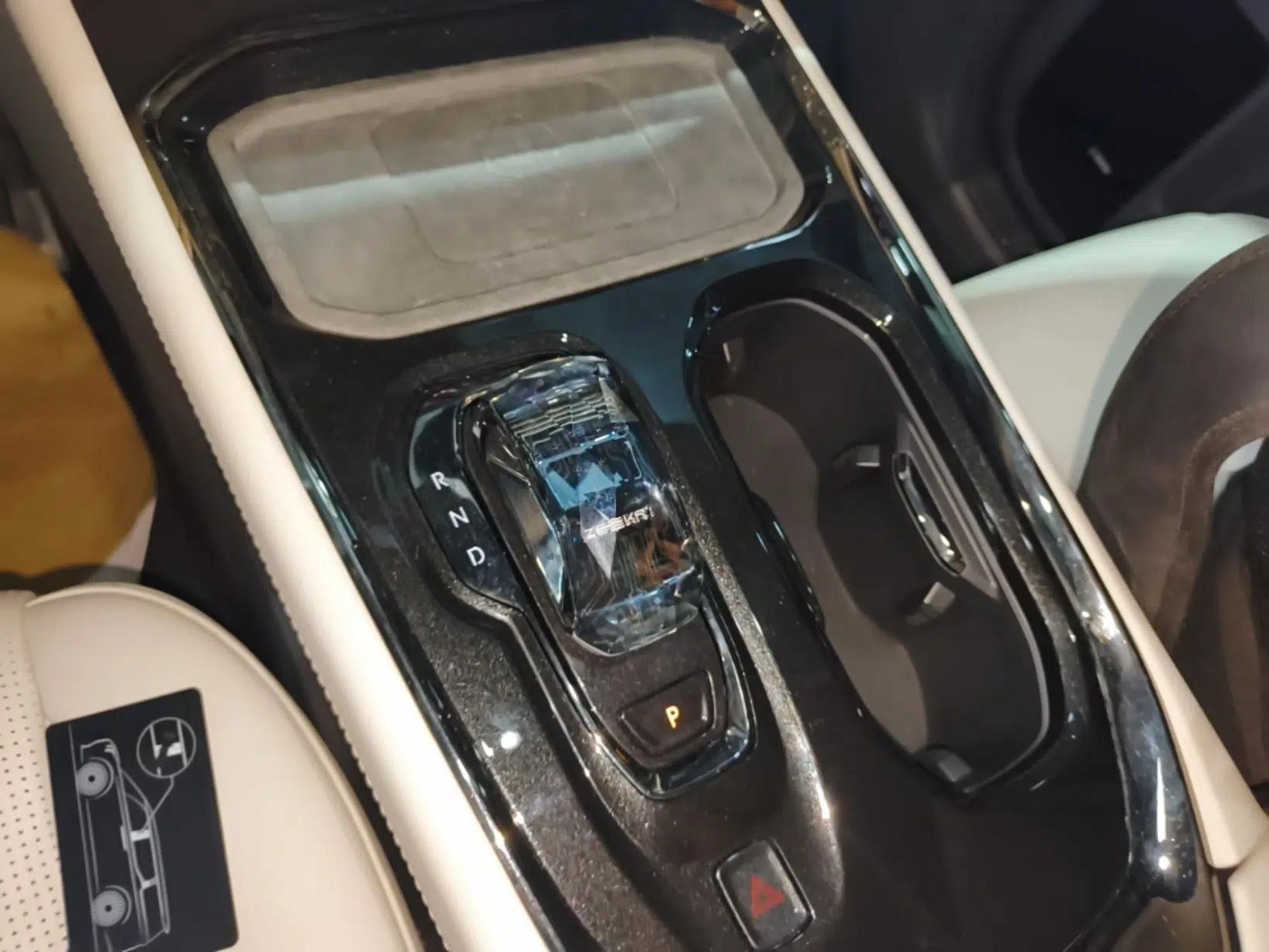 Zeekr 009 2024 7-Seater Aisle Version 108 kWh — миниатюра 17
