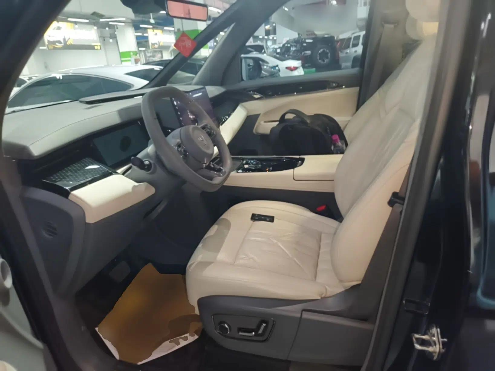 Zeekr 009 2024 7-Seater Aisle Version 108 kWh — миниатюра 18