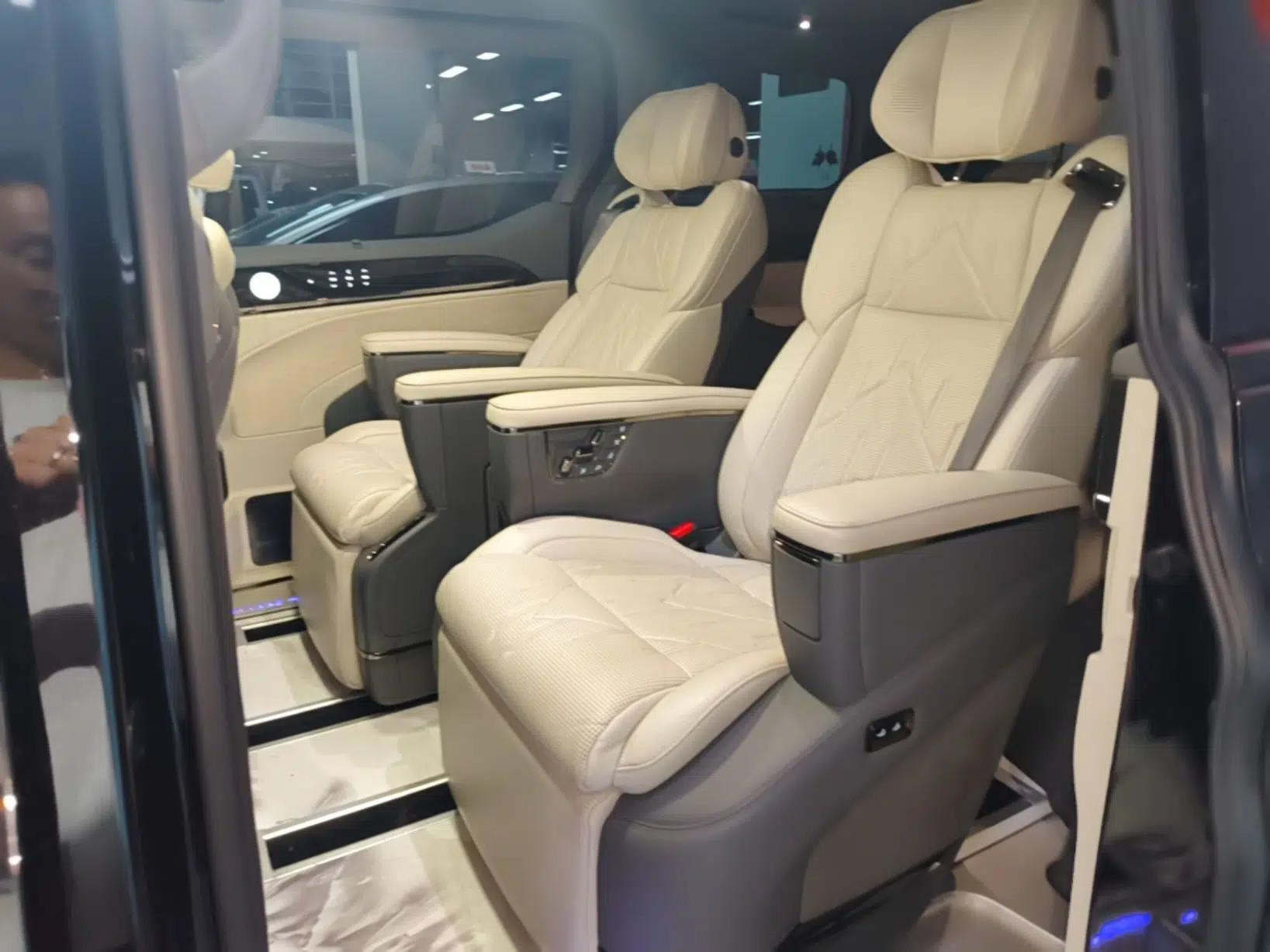 Zeekr 009 2024 7-Seater Aisle Version 108 kWh — миниатюра 20