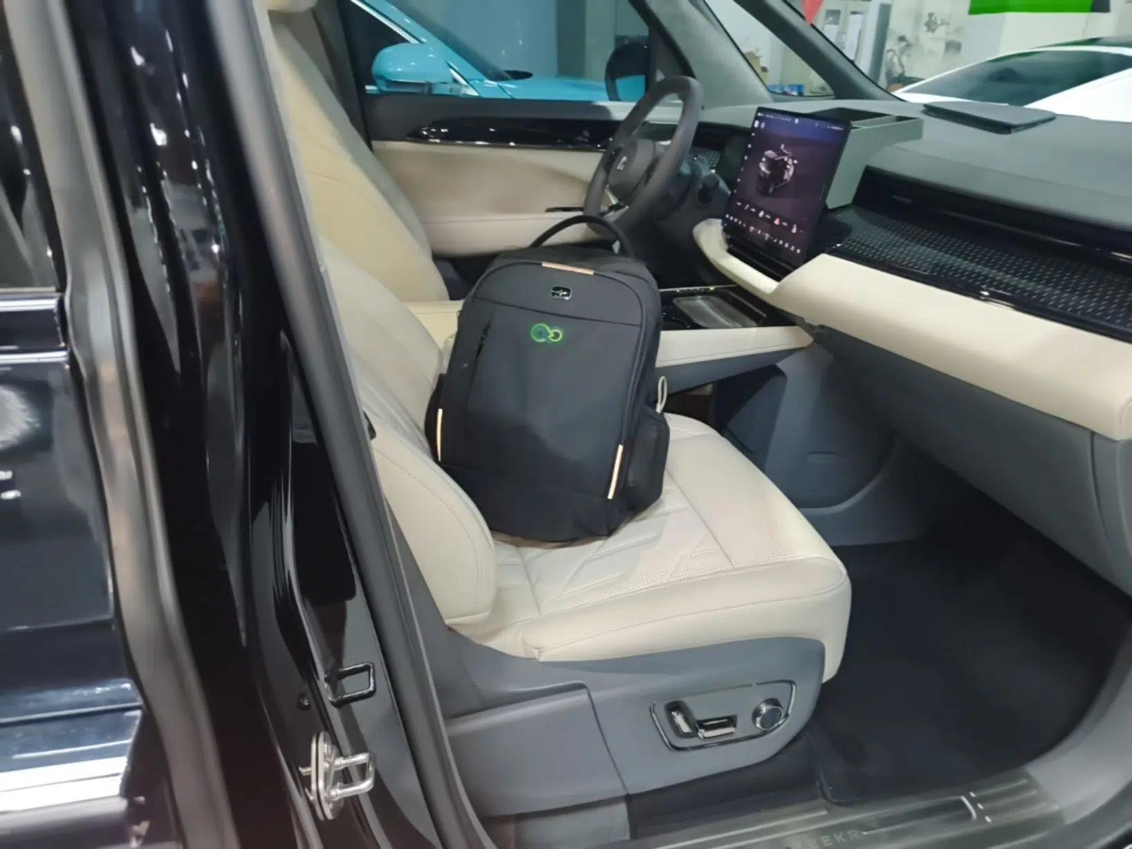 Zeekr 009 2024 7-Seater Aisle Version 108 kWh — миниатюра 23
