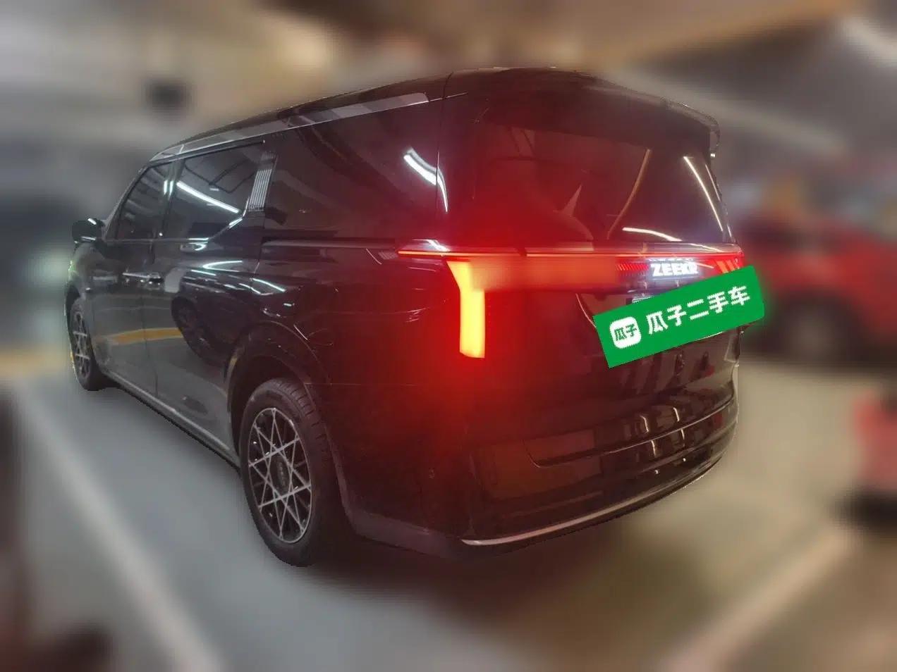 Zeekr 009 2024 7-Seater Walk-Through Version Four-Wheel Drive 108 kWh — миниатюра 4
