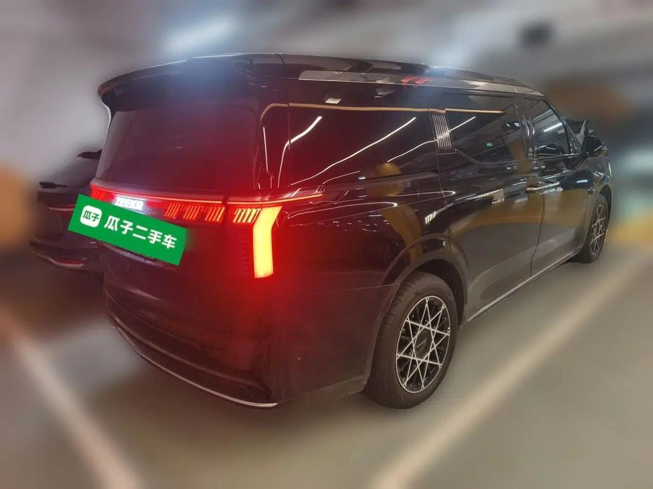 Zeekr 009 2024 7-Seater Walk-Through Version Four-Wheel Drive 108 kWh — миниатюра 6