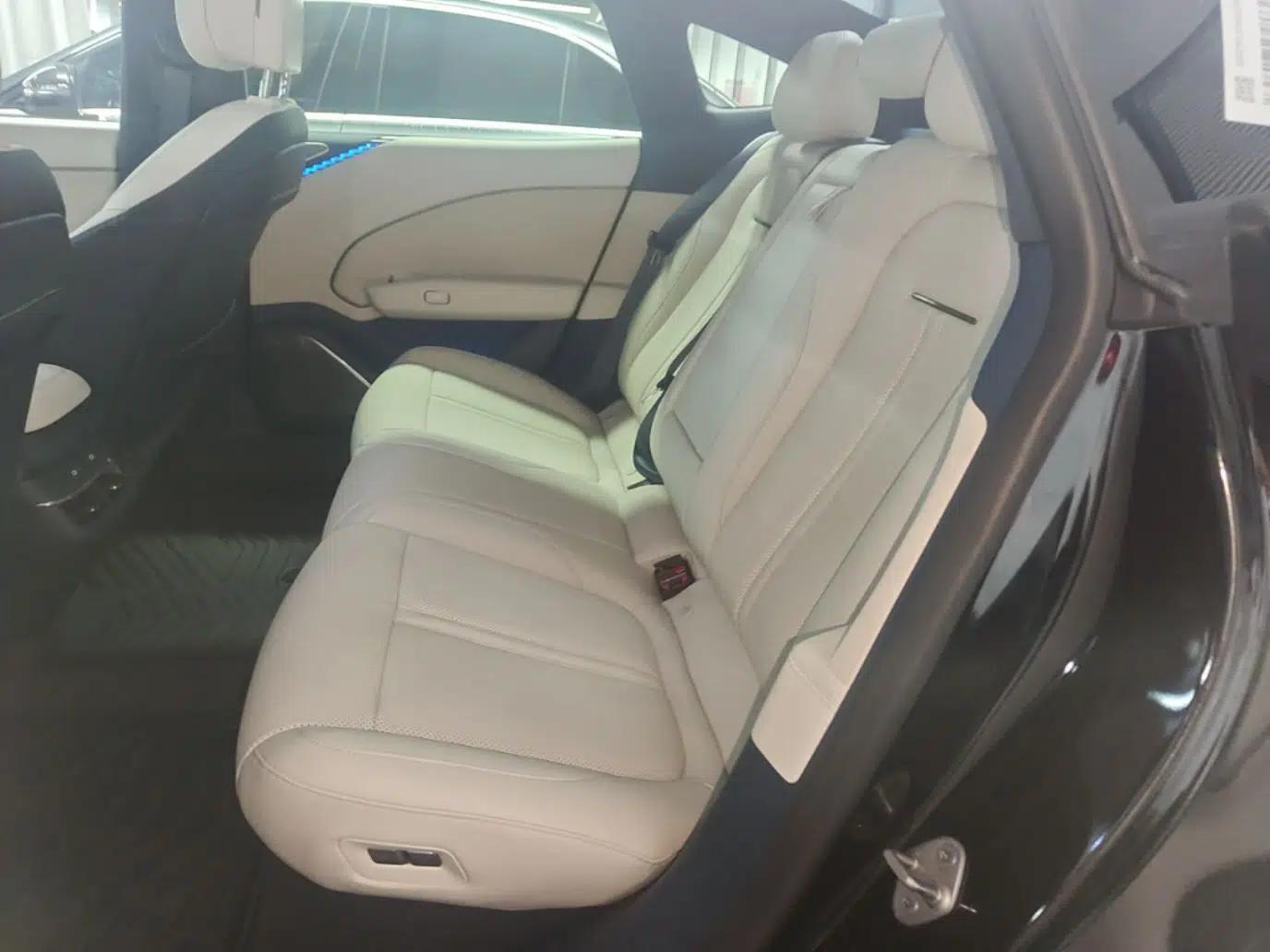 Zeekr 007 2024 Rear-Drive Intelligent Driving Version 100 kWh — миниатюра 19